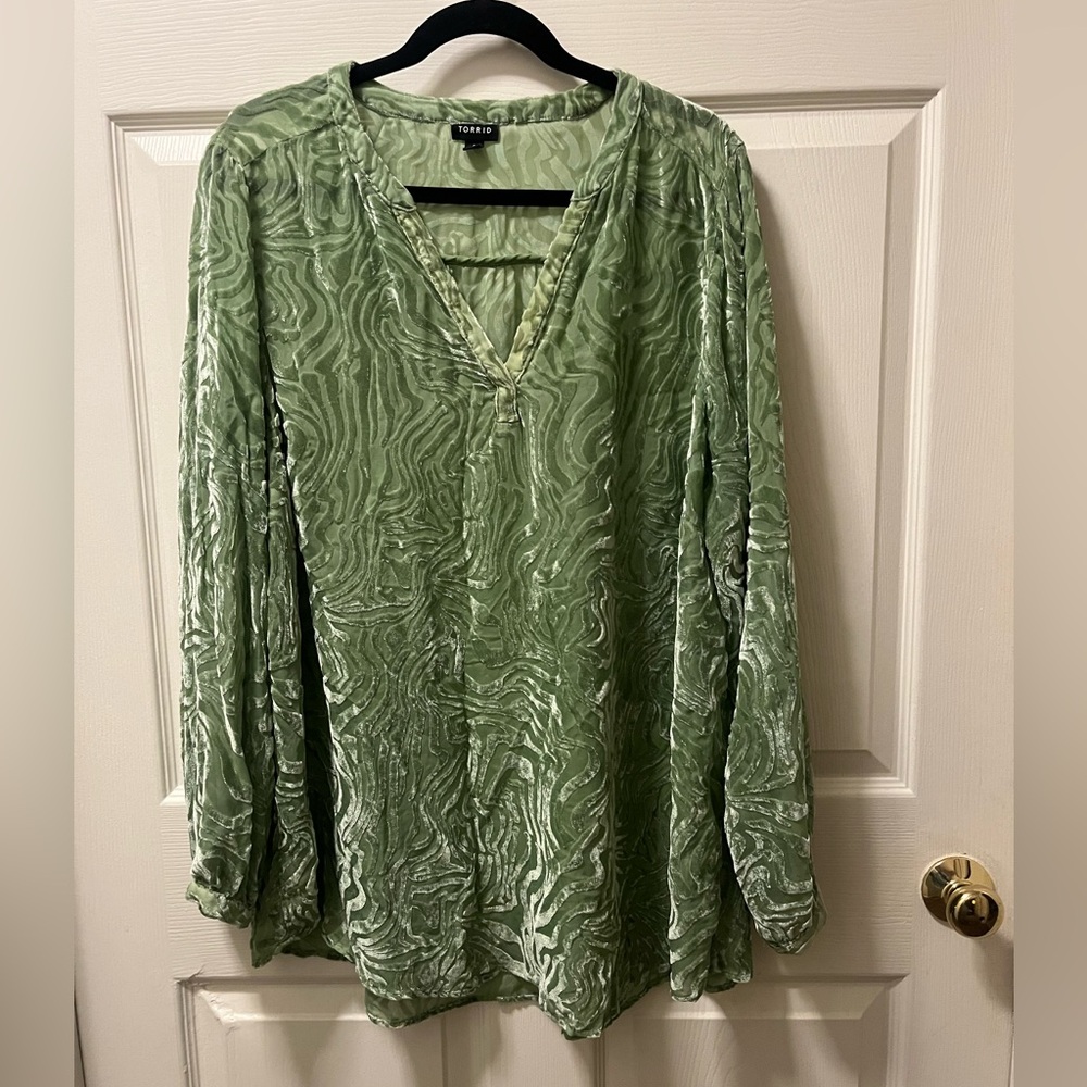 Torrid Sage Green Women’s Velvet Burnt Out‎ Top. Plus Size 2x